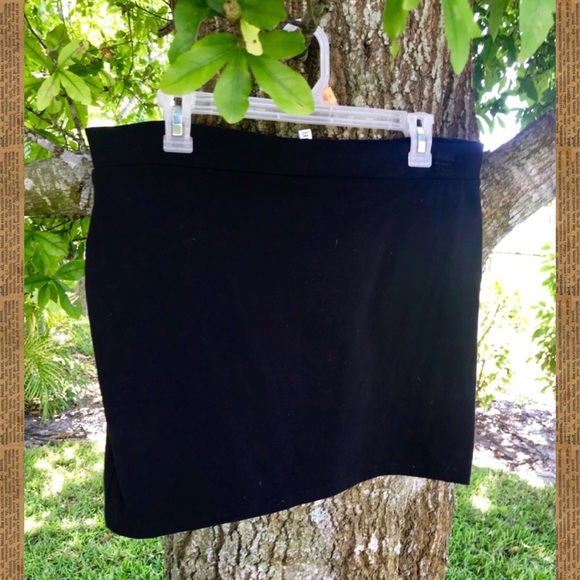 H&M Dresses & Skirts - H&M Black Bodycon Mini Skirt